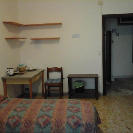 B&B Near Metro' Central Line - Only Wc In The Rooms 15 Minutes To Termini Station 20 To Spagna Square - In The Night Bus โรม ภายนอก รูปภาพ
